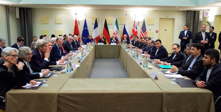 Фото: Министры иностранных дел США, Великобритании, России, Германии, Франции, Китая, Европейского союза и Ирана (Лозанна, 30 марта 2015 года). Wikimedia Commons.
