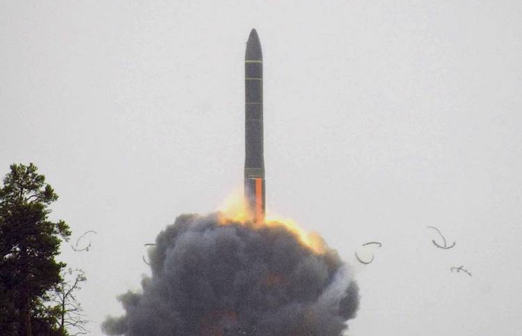 รูป: รัสเซียทดลองปล่อยขีปนาวุธข้ามทวีป RS-24 เครดิต: TASS
