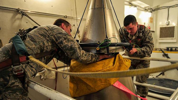 Foto: Mitarbeiter der US-Luftwaffe bei der Durchführung einer simulierten Raketenreduzierung gemäß dem neuen Vertrag zur Reduzierung strategischer Waffen auf der Minot Air Force Base, N.D., 2011. Bildnachweis: Flickr/US Air Force